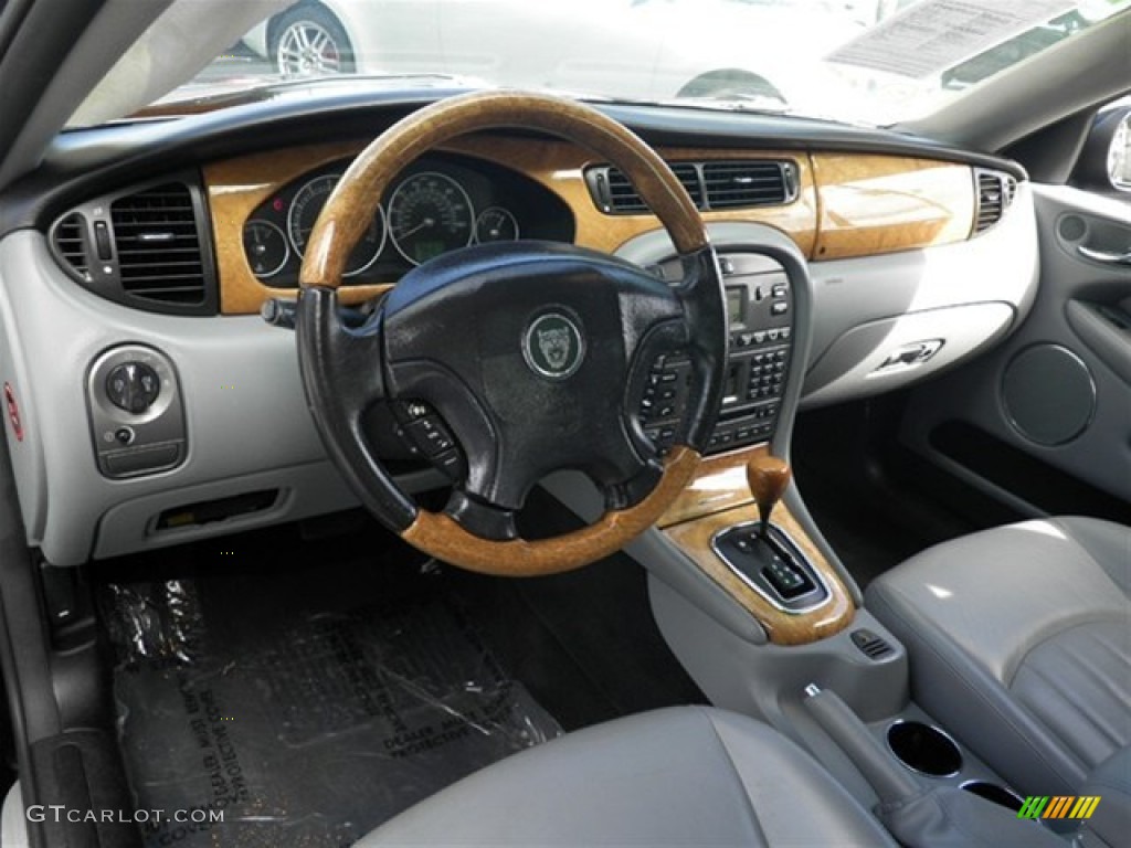 Charcoal Interior 2004 Jaguar X-Type 3.0 Photo #71045168