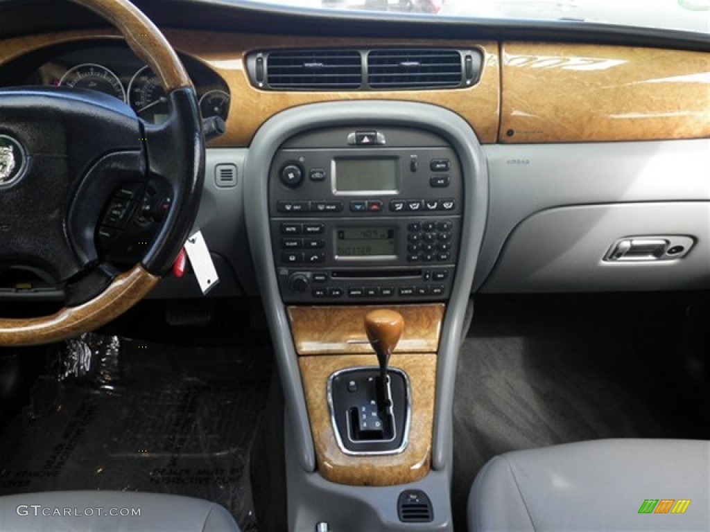 2004 Jaguar X-Type 3.0 Controls Photo #71045219