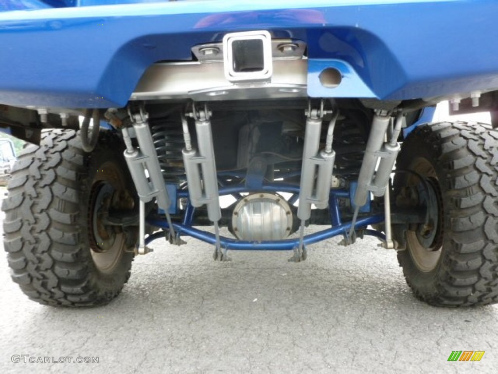 2003 Chevrolet Avalanche 1500 4x4 Undercarriage Photo #71050055