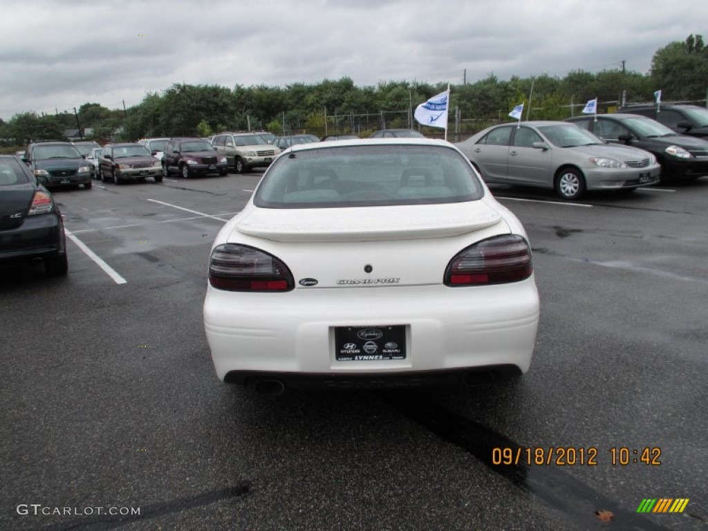 2002 Grand Prix GT Sedan - Ivory White / Graphite photo #5