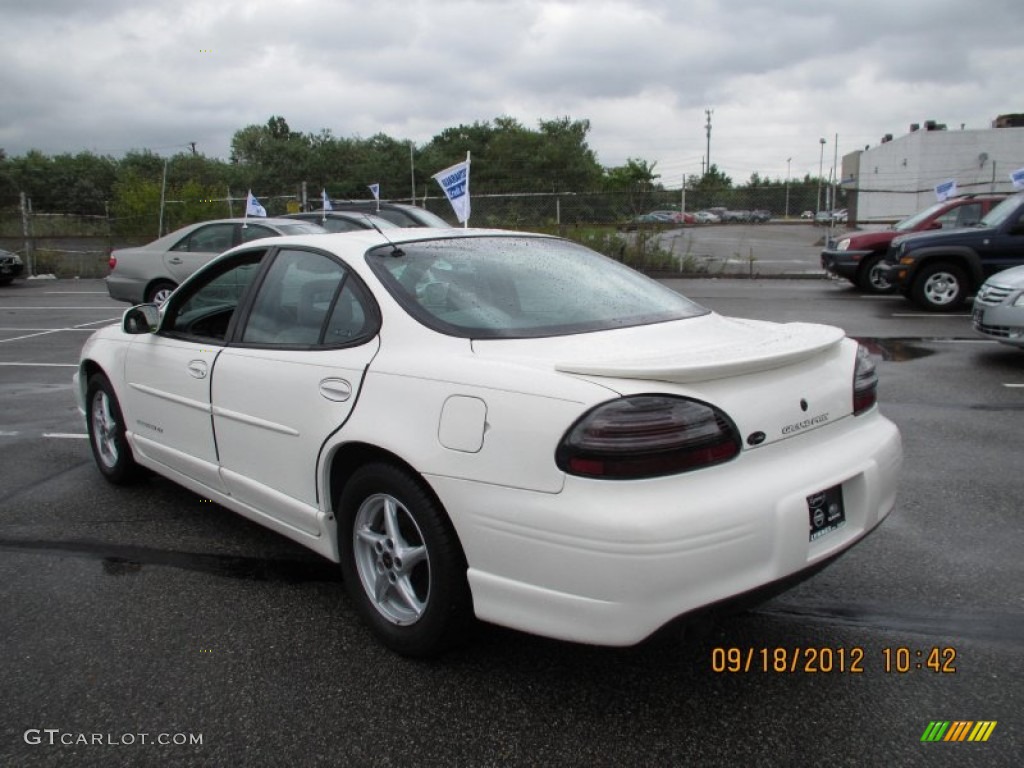 2002 Grand Prix GT Sedan - Ivory White / Graphite photo #6