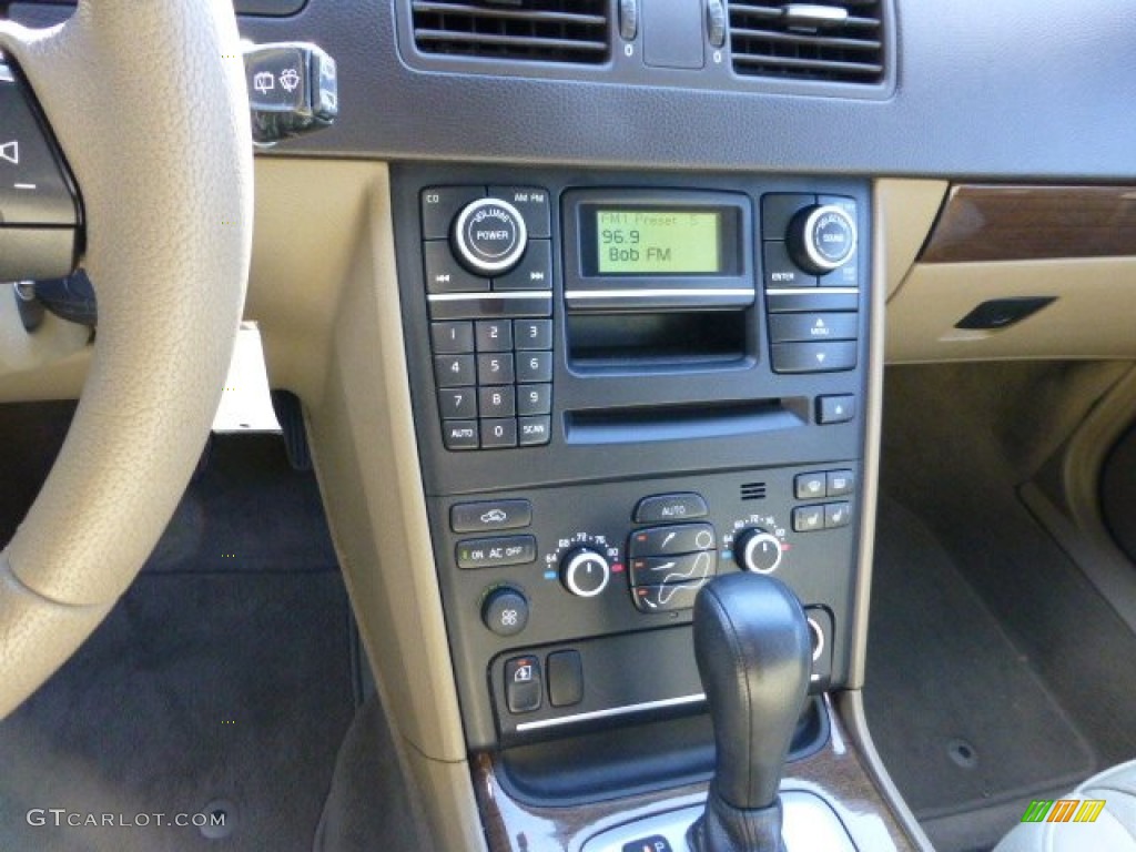 2009 Volvo XC90 3.2 AWD Controls Photos