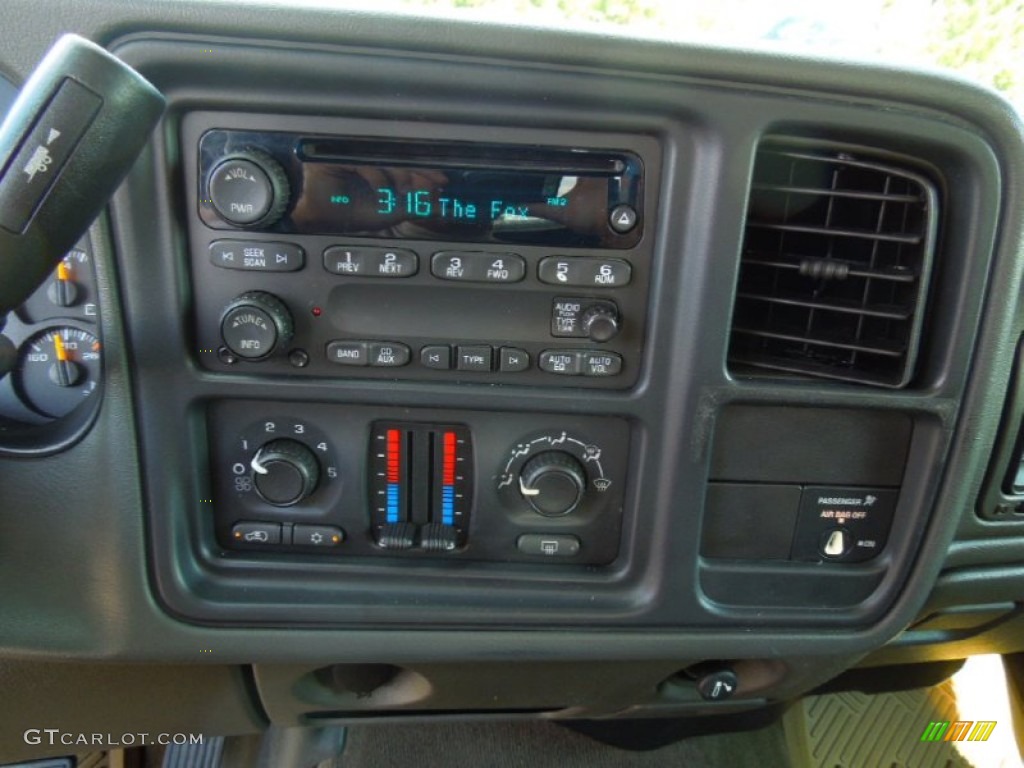 2005 Chevrolet Silverado 2500HD LS Extended Cab Controls Photo #71058989