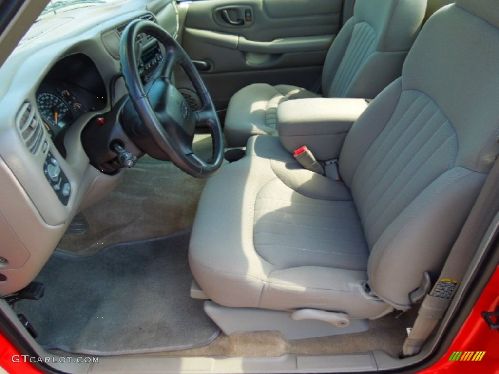 2003 S10 LS Regular Cab - Victory Red / Medium Gray photo #8