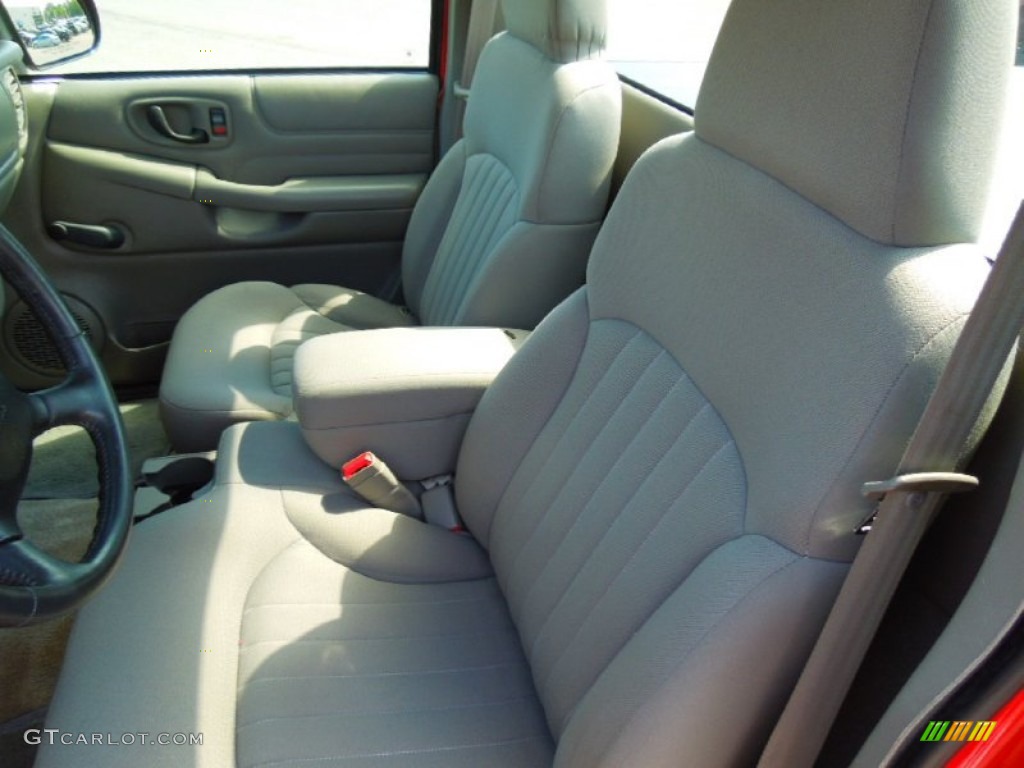 2003 S10 LS Regular Cab - Victory Red / Medium Gray photo #10