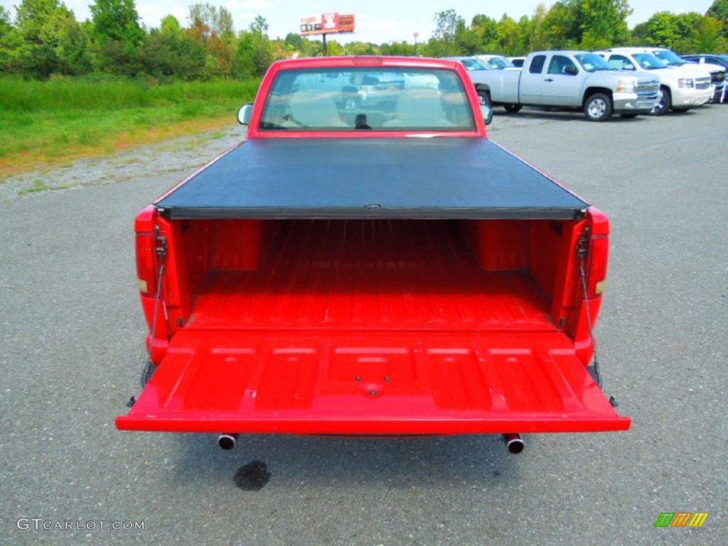 2003 S10 LS Regular Cab - Victory Red / Medium Gray photo #16