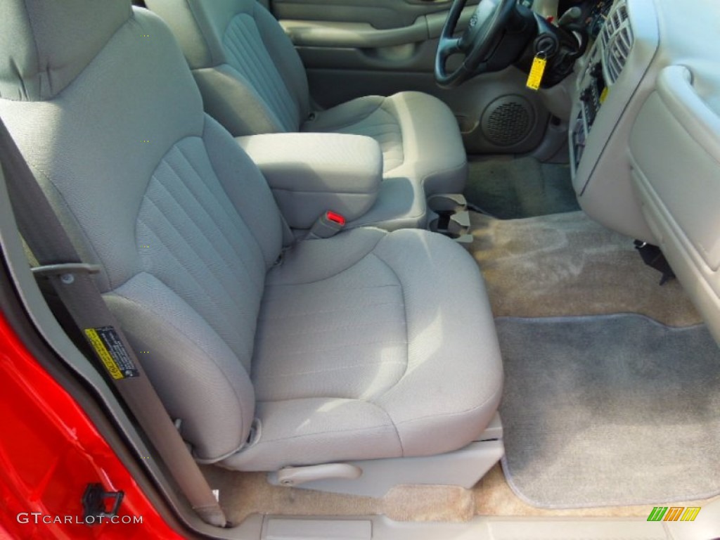 2003 S10 LS Regular Cab - Victory Red / Medium Gray photo #17