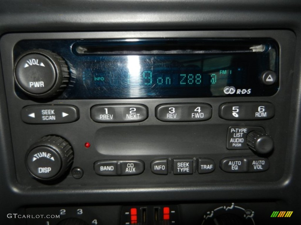 2003 Chevrolet Silverado 1500 LS Regular Cab Audio System Photo #71059808