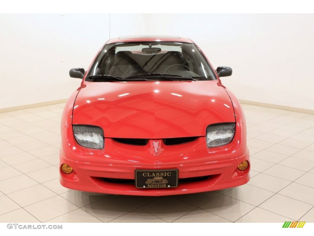 2002 Sunfire SE Coupe - Bright Red / Graphite photo #2