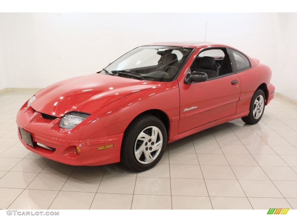 2002 Sunfire SE Coupe - Bright Red / Graphite photo #3