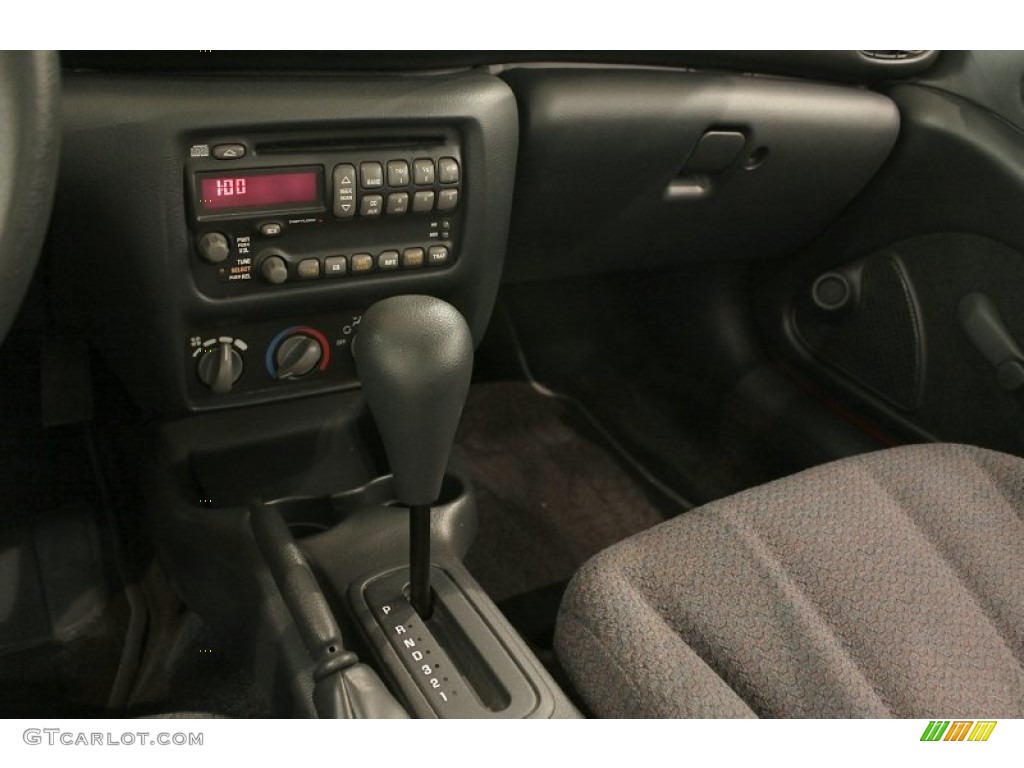2002 Sunfire SE Coupe - Bright Red / Graphite photo #9