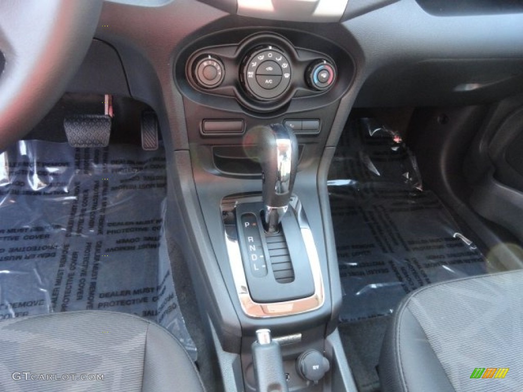 2013 Fiesta SE Sedan - Ingot Silver / Charcoal Black photo #6