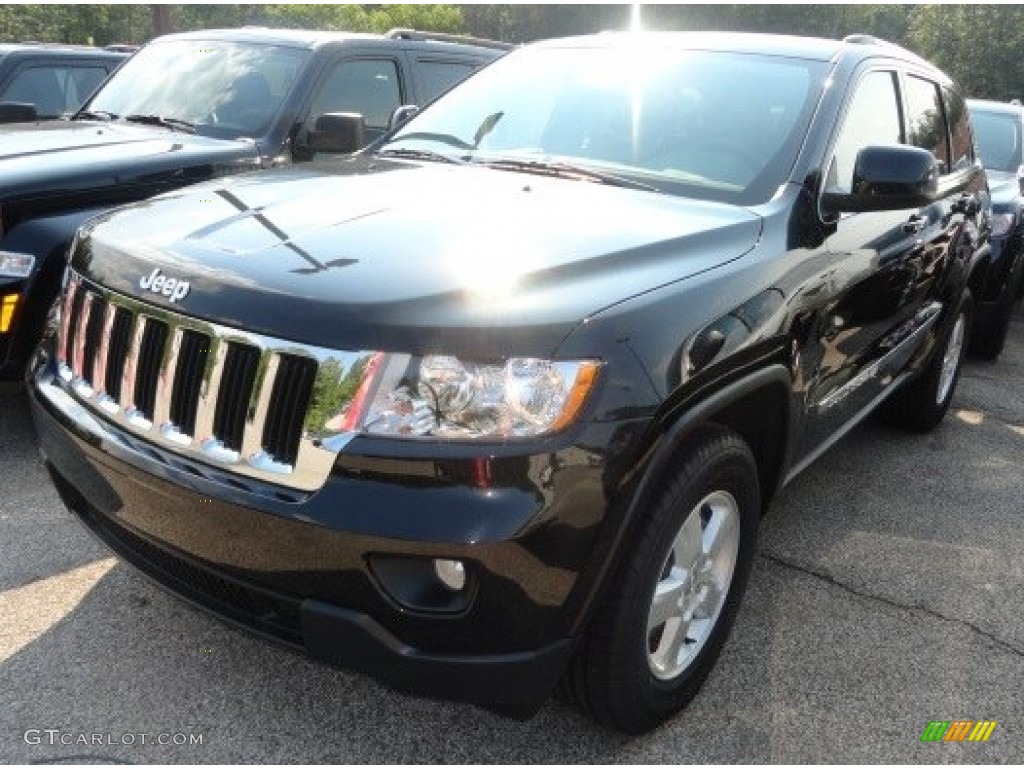 2013 Grand Cherokee Laredo 4x4 - Brilliant Black Crystal Pearl / Black photo #1