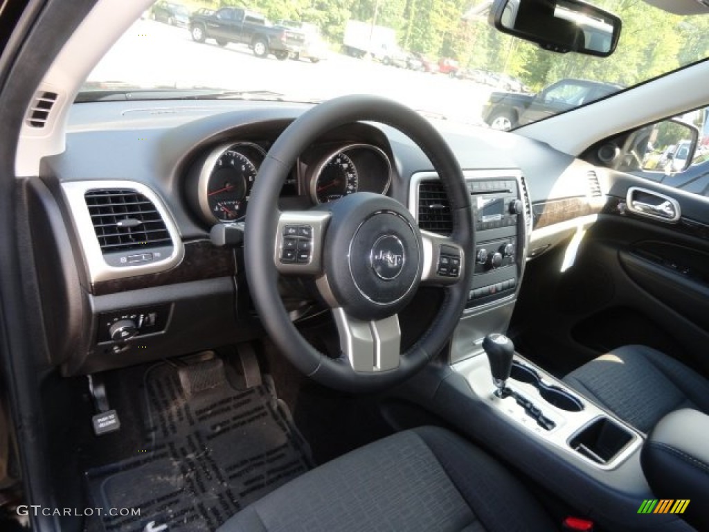 2013 Grand Cherokee Laredo 4x4 - Brilliant Black Crystal Pearl / Black photo #8