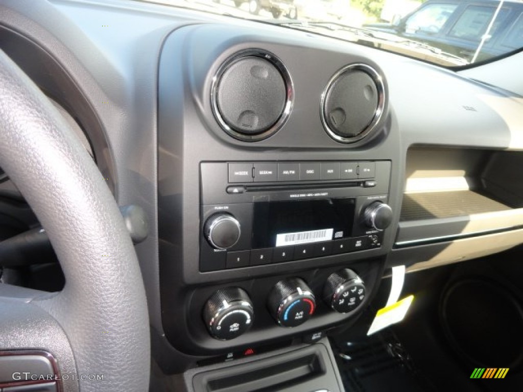 2013 Jeep Patriot Latitude 4x4 Controls Photo #71061773