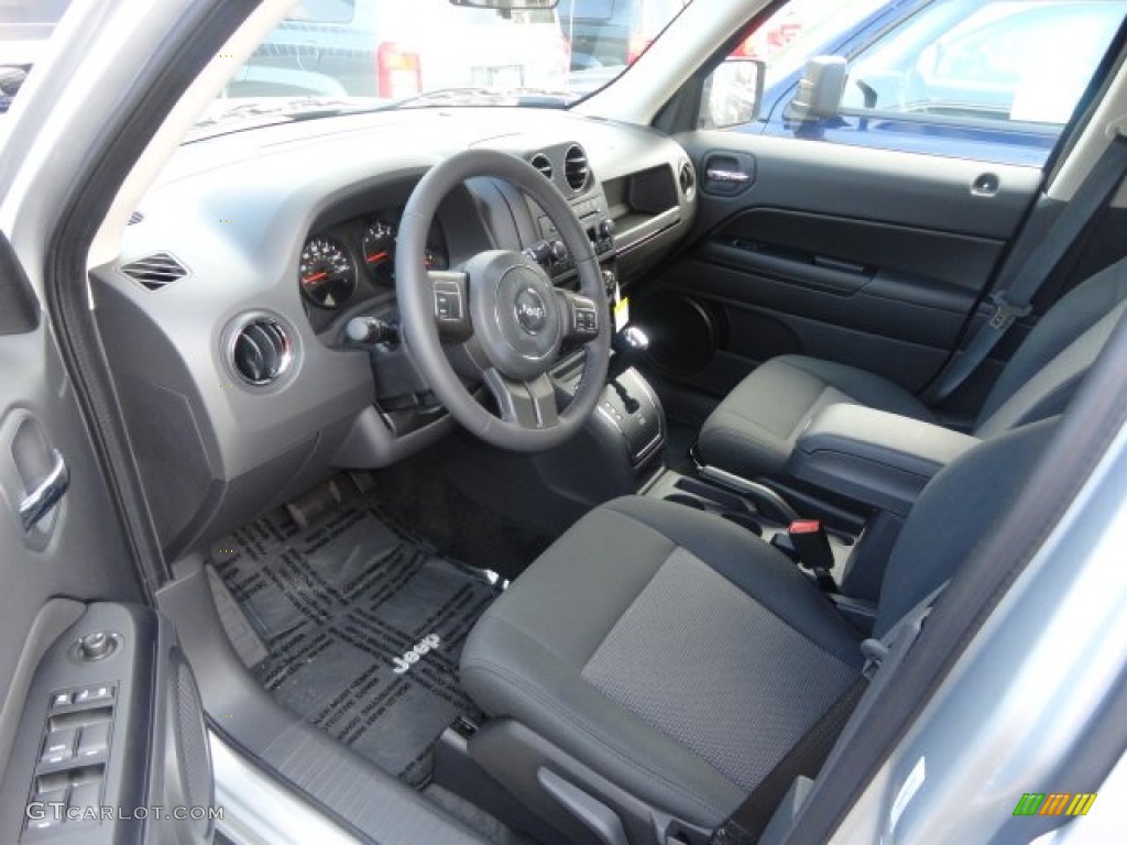 Dark Slate Gray Interior 2013 Jeep Patriot Latitude 4x4 Photo #71061833
