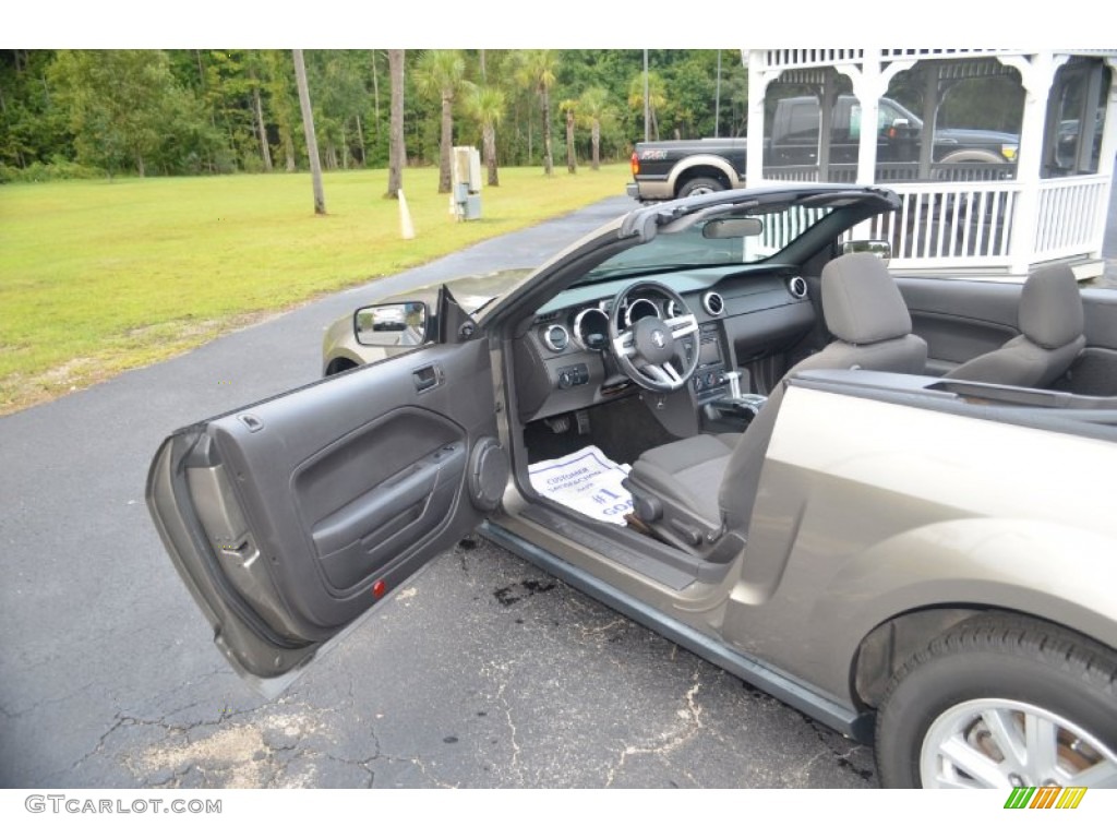 2005 Mustang V6 Deluxe Convertible - Mineral Grey Metallic / Dark Charcoal photo #11