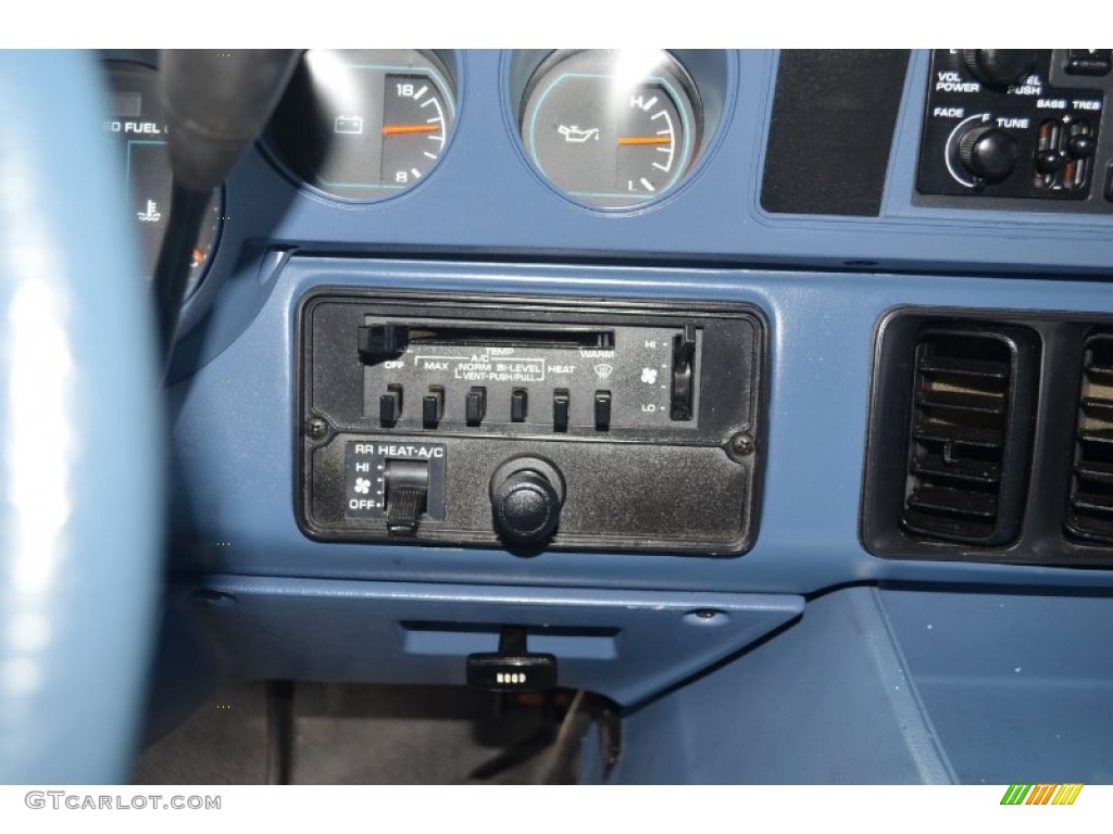 1994 Dodge Ram Van B350 Passenger Wagon Controls Photo #71063970