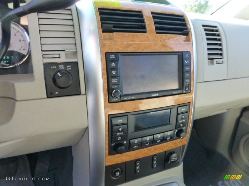 2009 Chrysler Aspen Limited 4x4 Controls Photo #71063972