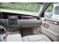 Light French Silk Clearcoat - Town Car Sedan Photo No. 17