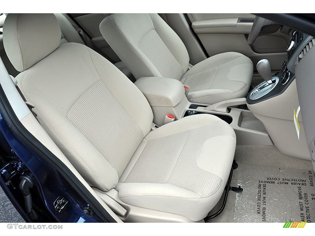 2012 Nissan Sentra 2.0 S Front Seat Photos