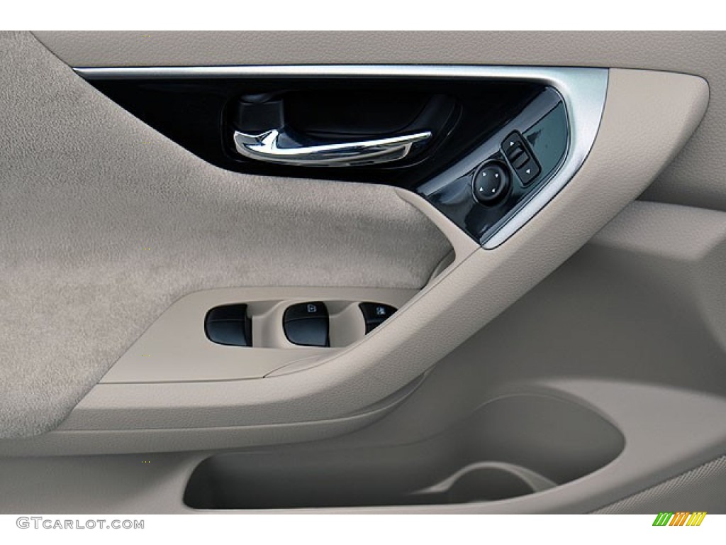 2013 Nissan Altima 2.5 S Controls Photo #71065252