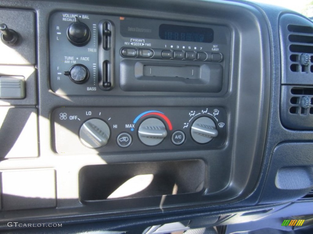 2000 Chevrolet Silverado 2500 LS Extended Cab 4x4 Controls Photo #71068069