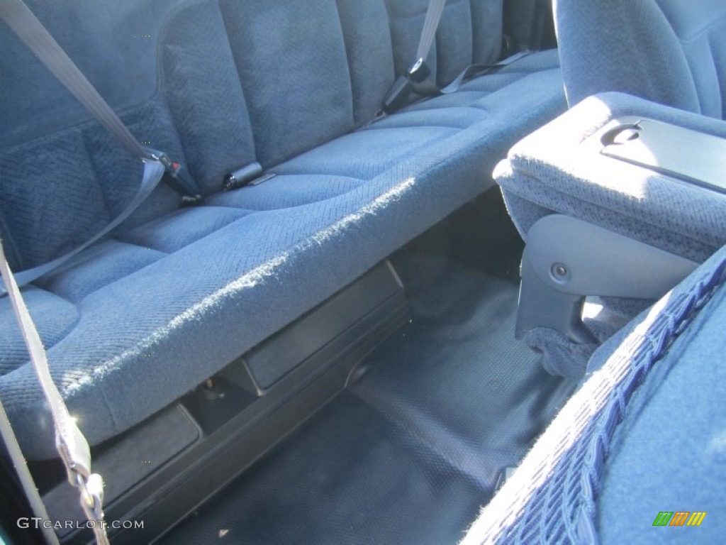 2000 Chevrolet Silverado 2500 LS Extended Cab 4x4 Rear Seat Photo #71068120