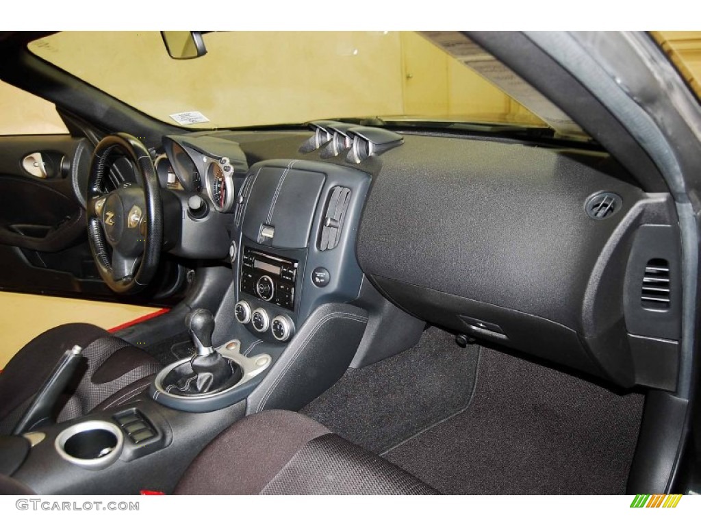 2009 Nissan 370Z Coupe Black Cloth Dashboard Photo #71073124