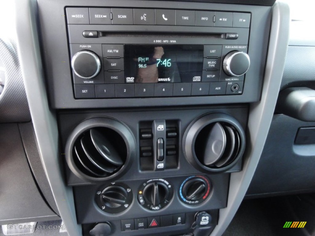 2010 Jeep Wrangler Unlimited Rubicon 4x4 Controls Photo #71074015
