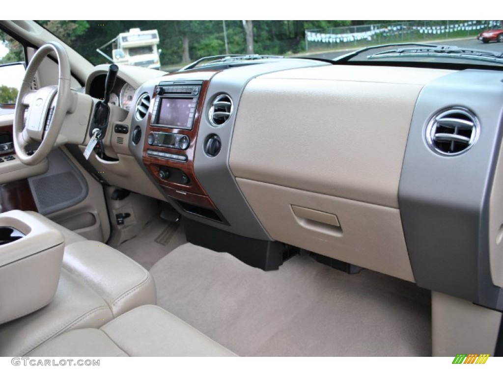 2007 Ford F150 Lariat SuperCrew 4x4 Tan Dashboard Photo #71075455