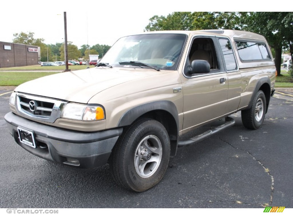 2001 B-Series Truck B4000 SE Cab Plus 4x4 - Desert Sand Metallic / Tan photo #1