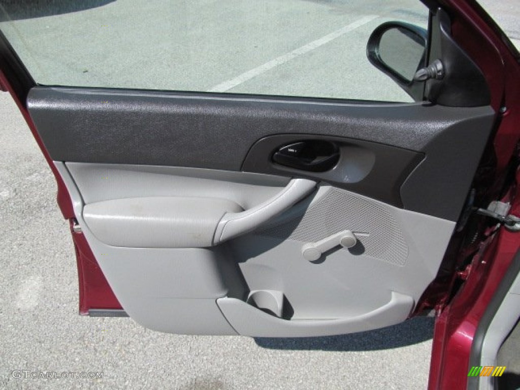 2007 Ford Focus ZX4 S Sedan Charcoal/Light Flint Door Panel Photo #71078038