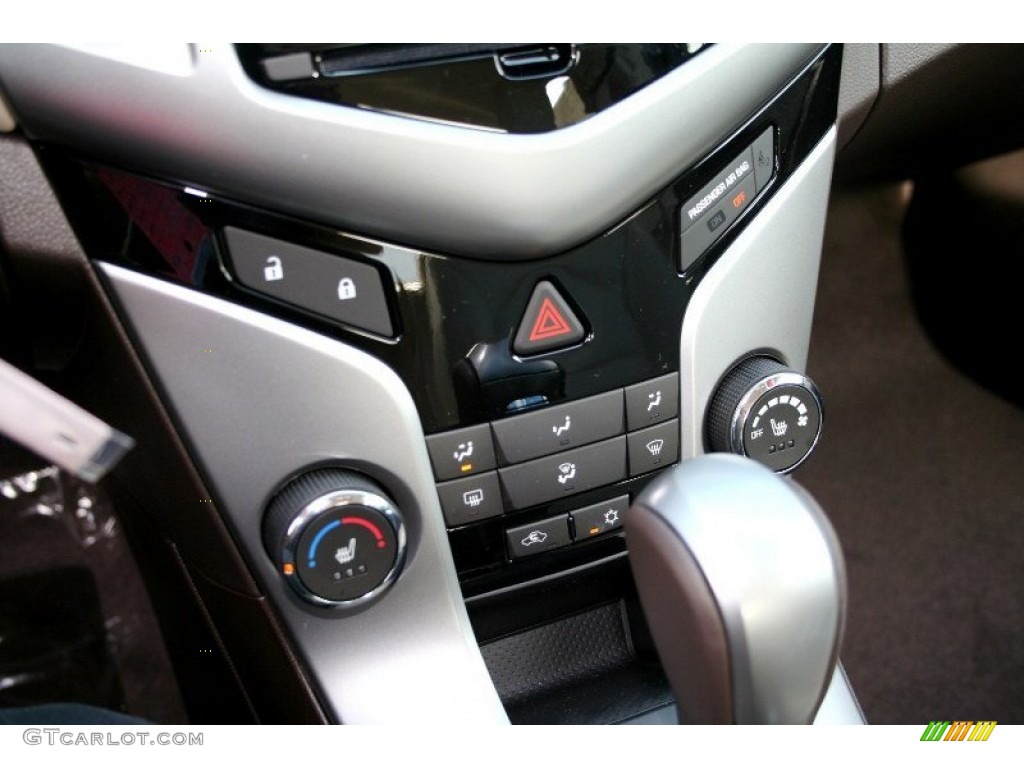 2013 Chevrolet Cruze LT/RS Controls Photo #71078425