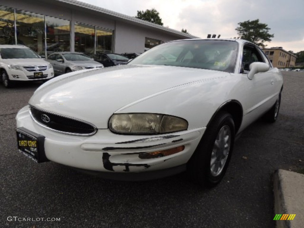 1995 Riviera Coupe - Bright White / Gray photo #3