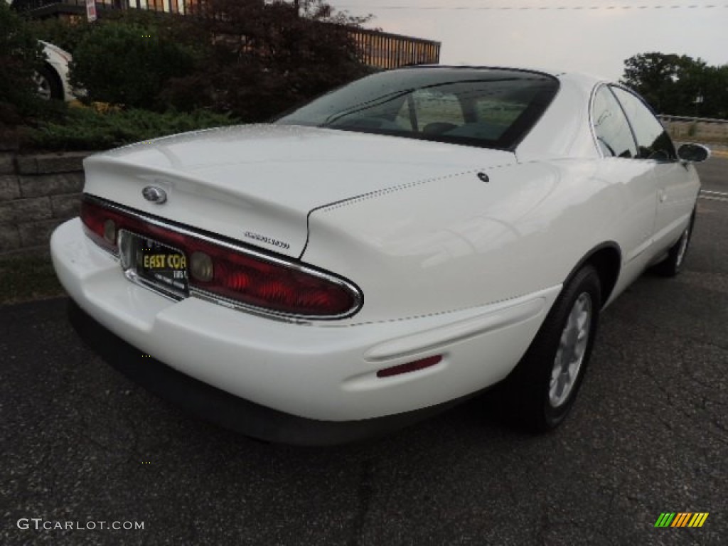 1995 Riviera Coupe - Bright White / Gray photo #4