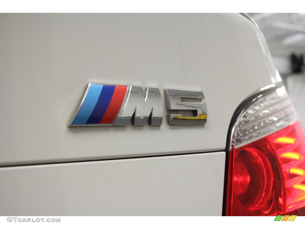 2008 BMW M5 Sedan Marks and Logos Photos