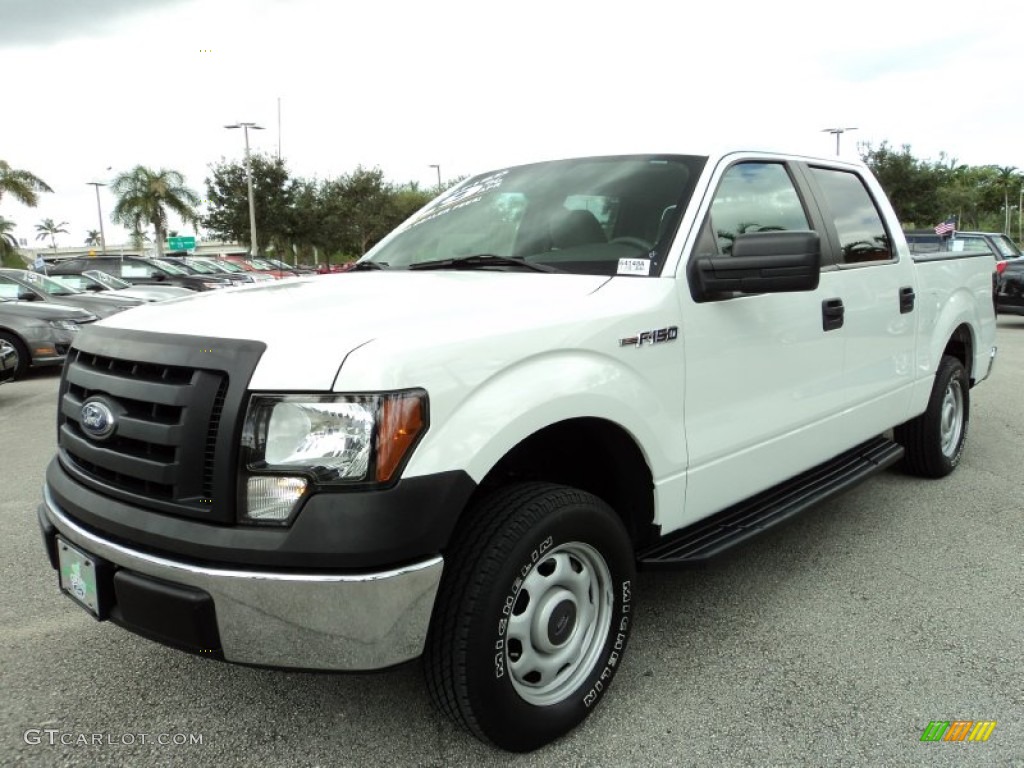 2010 F150 XL SuperCrew - Oxford White / Medium Stone photo #13