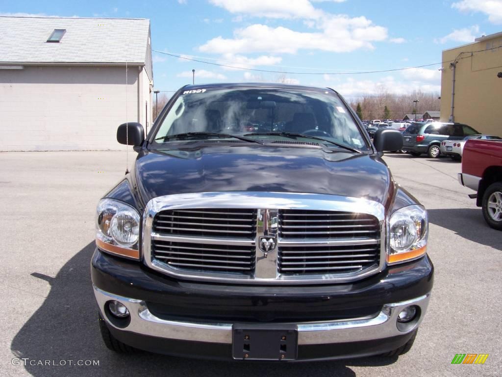 2006 Ram 1500 SLT Quad Cab 4x4 - Black / Medium Slate Gray photo #14