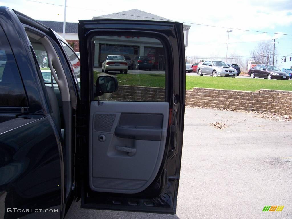 2006 Ram 1500 SLT Quad Cab 4x4 - Black / Medium Slate Gray photo #19