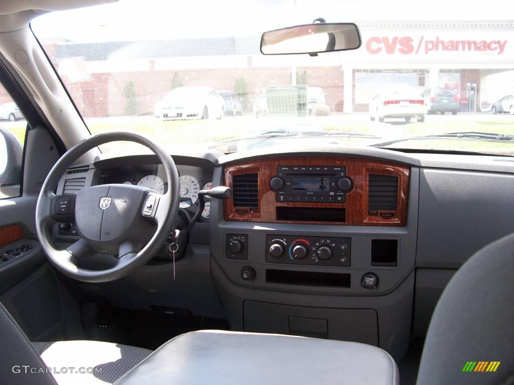 2006 Ram 1500 SLT Quad Cab 4x4 - Black / Medium Slate Gray photo #23