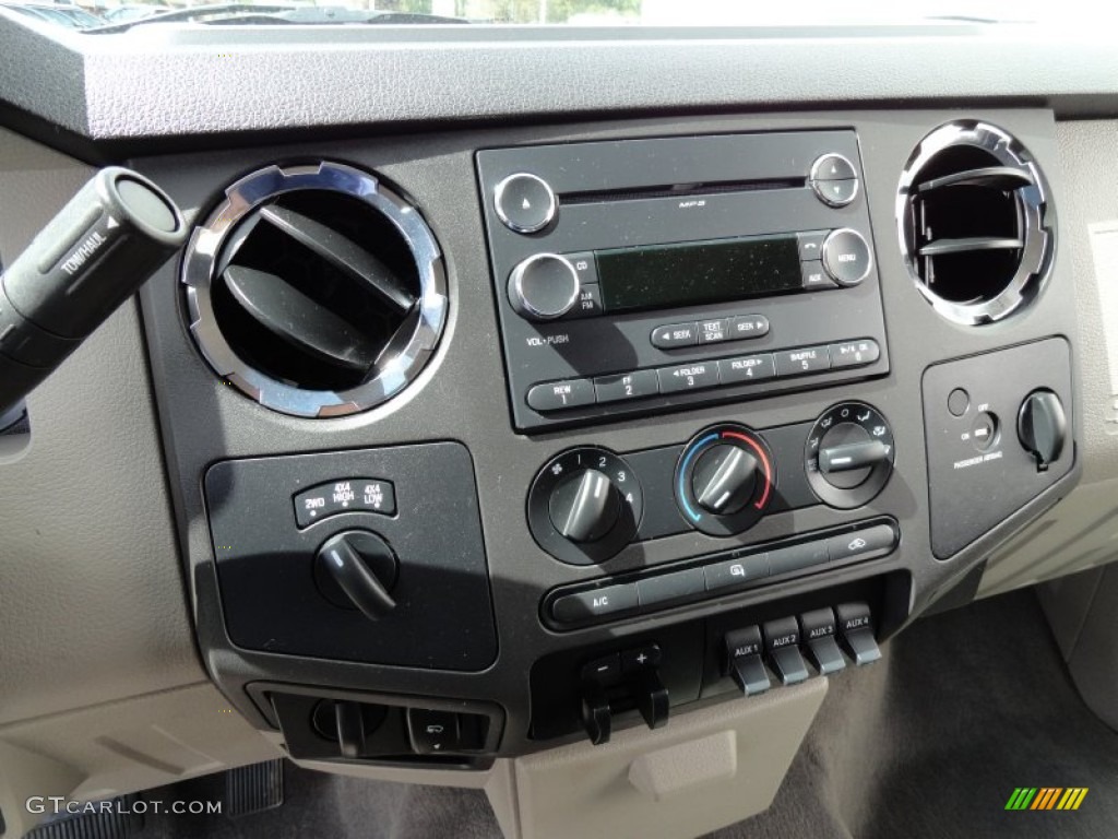 2010 Ford F250 Super Duty XLT SuperCab 4x4 Controls Photo #71081602