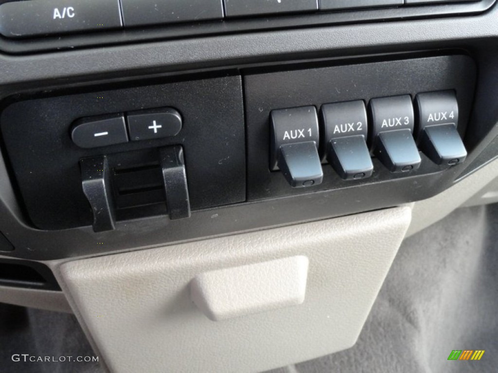 2010 Ford F250 Super Duty XLT SuperCab 4x4 Controls Photo #71081635