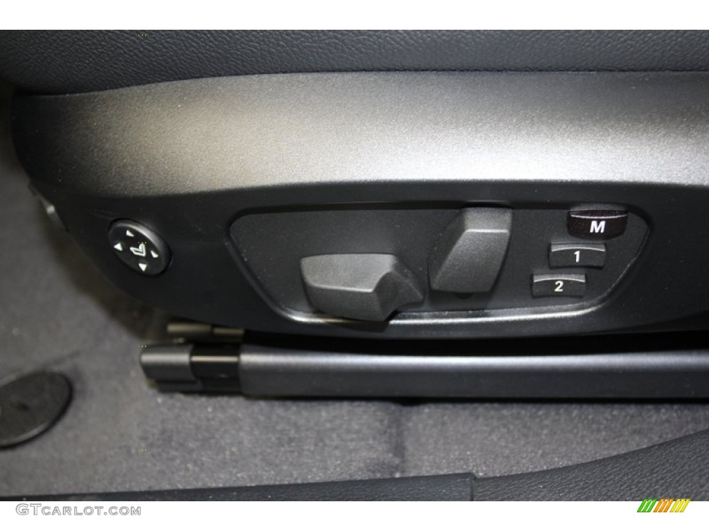 2013 BMW X1 xDrive 35i Controls Photo #71086921