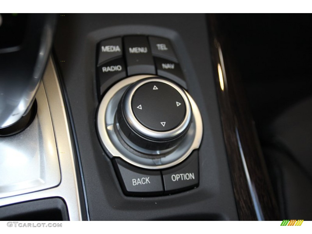 2013 BMW X6 xDrive50i Controls Photo #71087611