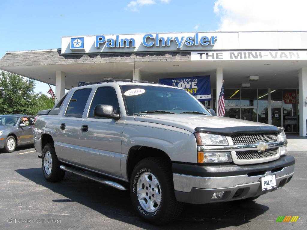 2004 Avalanche 1500 Z71 4x4 - Silver Birch Metallic / Dark Charcoal photo #1