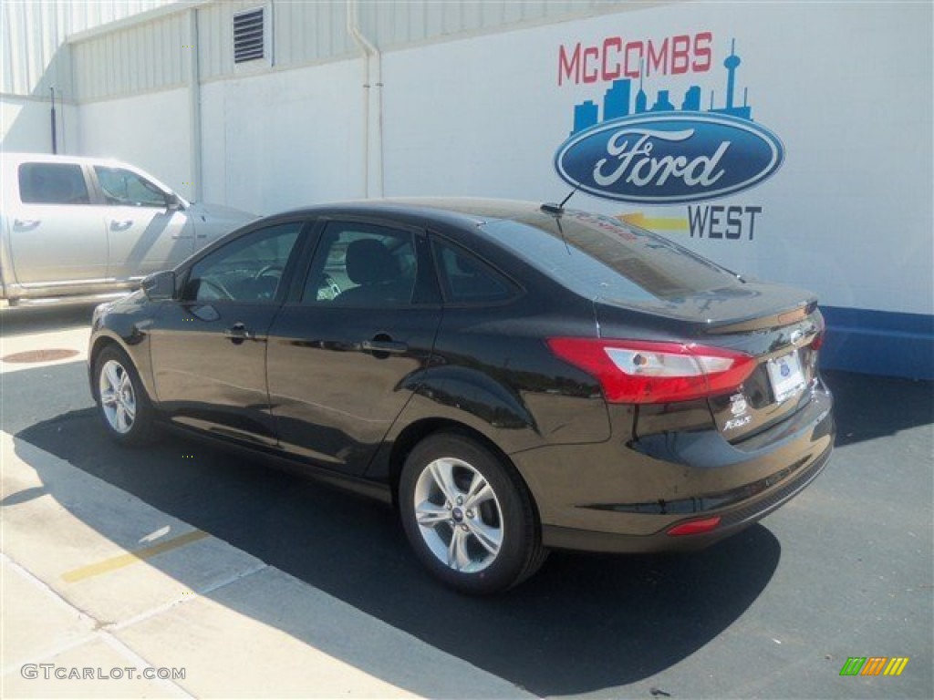 2013 Focus SE Sedan - Tuxedo Black / Charcoal Black photo #3