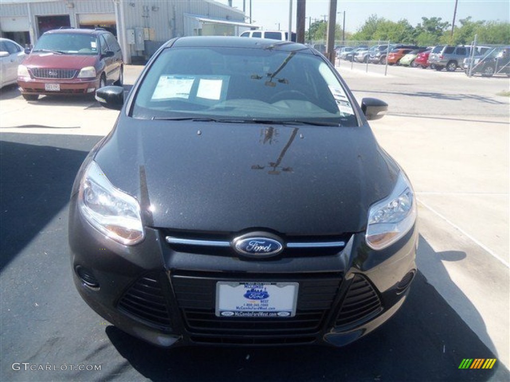 2013 Focus SE Sedan - Tuxedo Black / Charcoal Black photo #8