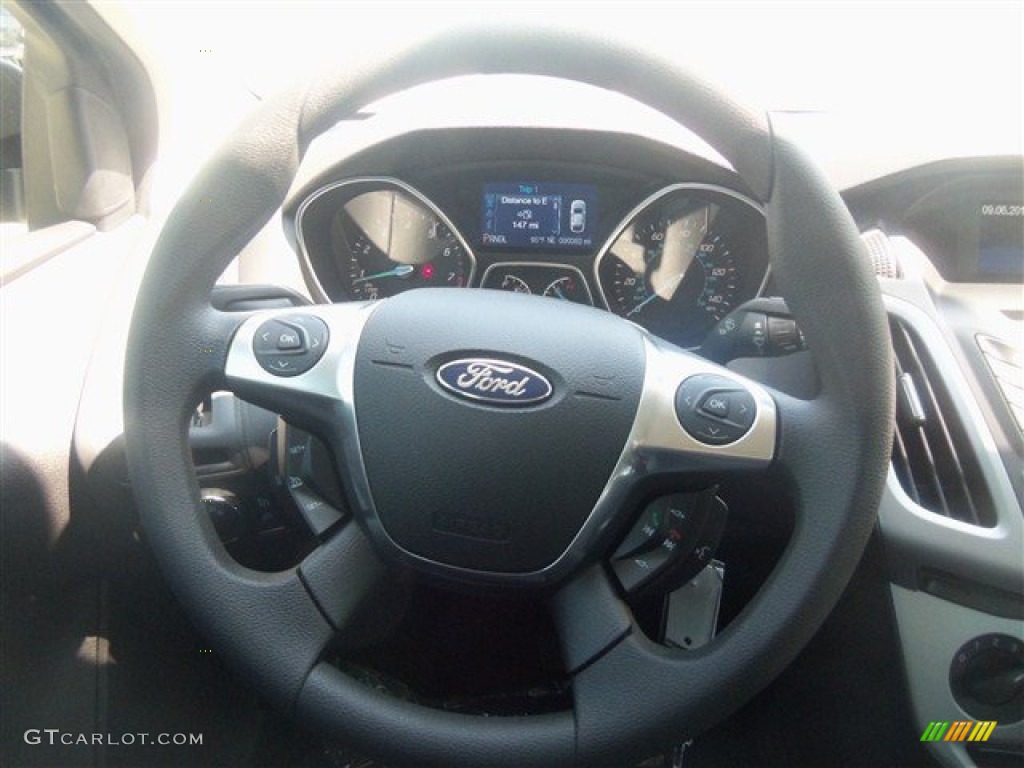 2013 Focus SE Sedan - Tuxedo Black / Charcoal Black photo #17