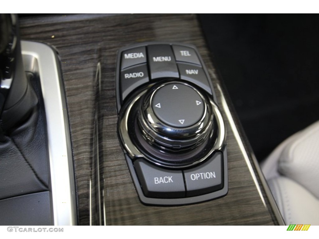 2013 BMW 5 Series 550i Sedan Controls Photo #71093275